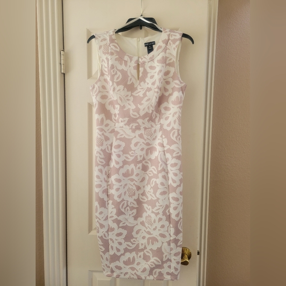 Kate and Lily, Keyhole Neck,Lace Textered, Fitted Dress, sz 10 - Picture 2 of 9